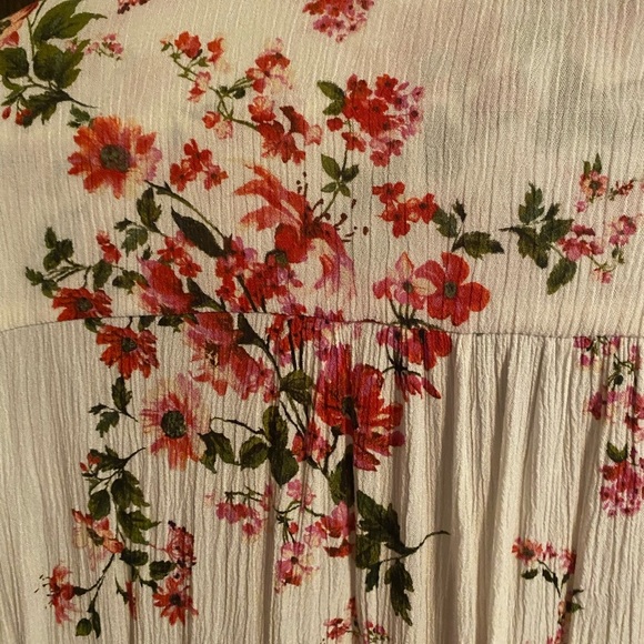 Skies are Blue Devan Button Detail Woven Top Size 2X - Picture 8 of 8